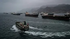 Hürmüz Boğazı Durma Noktasına Geldi, Boğaz’ın İki Yakasında Tankerler Bekliyor