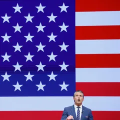 Hegseth Confirma Que el Ejército de EEUU Recortará el 20% de Sus Generales y Almirantes