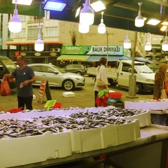 Rize'de balık tezgahlarında hamsi bolluğu yaşanıyor