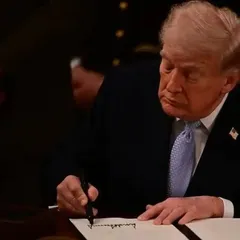 Trump Rusya'ya Yönelik Yaptırımlar İçeren Tasarıyı İmzaladı
