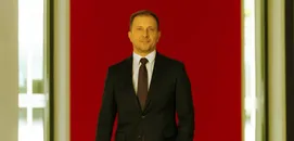 Akbank büyük dil modeli çözümleriyle aylık 1,3 milyon belgeyi işliyor