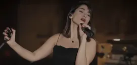 Irán Confirma la Condena A 74 Latigazos de la Cantante Parastoo Ahmadi por Cantar Sin Velo en UN Concierto Virtual