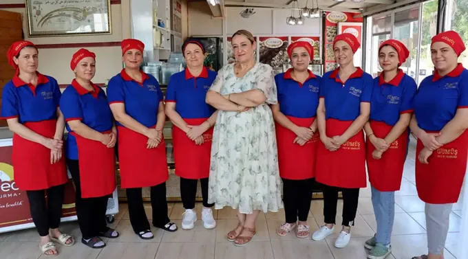 Depremde İki Dükkanını Kaybetti, Yeniden Başladı: Şimdi 40 Kadına İş İmkanı Sağlıyor