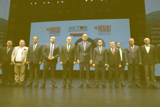 Bakan Ersoy, Antalya'da "15. Uluslararası Resort Turizm Kongresi"nde konuştu: