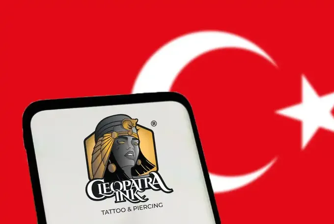 Cleopatra Ink ABD'de Fırtına Estirdi