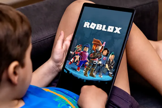 Dokuz Yaşındaki Youtuber, Babasının Kredi Kartını Böyle Boşalttı