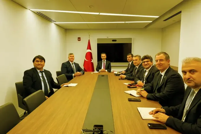 Enerji Bakanı Bayraktar, New York'ta enerji ve finans sektörünün temsilcileriyle görüştü