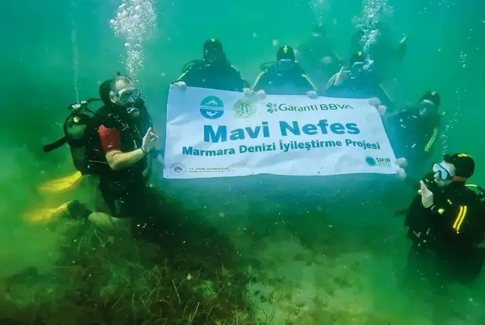 Garanti BBVA ve TURMEPA'dan Marmara Denizi'nde müsilajla mücadelede yeni adım Garanti BBVA ve TURMEPA'dan Marmara Denizi'nde müsilajla mücadelede yeni adım