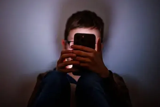 High Screen Usage in Children Linked to Poorer Outcomes, Major Study Suggests