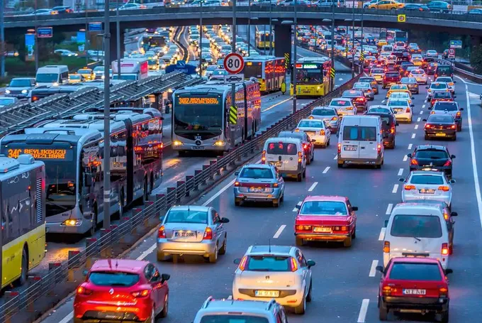 İstanbul'da Yarın Hangi Yollar Kapalı? 4 Ekim'de Bu Güzergahlara Dikkat!