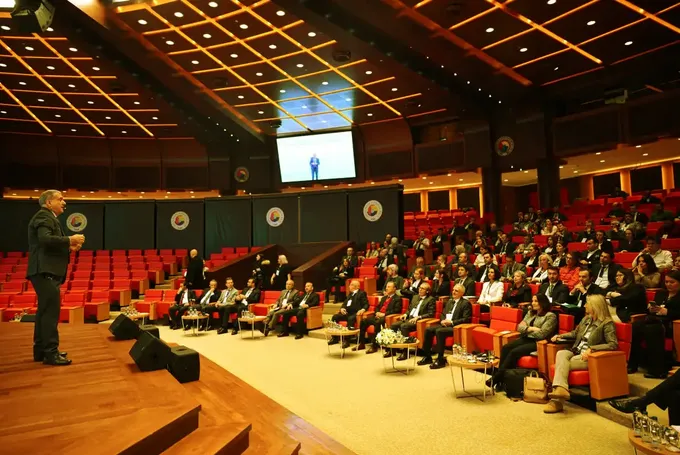 Kamu İhale Kurumu ve Dünya Bankası işbirliğinde inşaat firmalarını bilgilendirmek için seminer düzenlendi