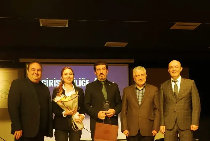 Karanfil Group Başkanı Karanfil, "Girişimciliğe İlk Adım" etkinliğinde öğrencilerle bir araya geldi Karanfil Group Başkanı Karanfil, "Girişimciliğe İlk Adım" etkinliğinde öğrencilerle bir araya geldi