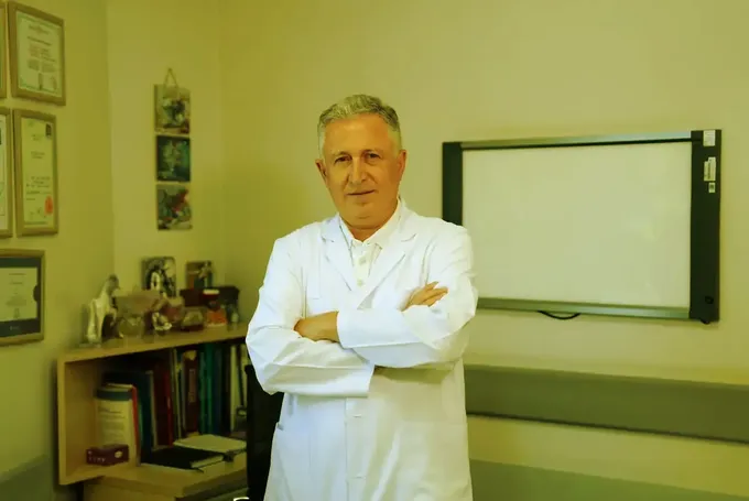 Kasıkta hissedilen şişlik ve ağrı kasık fıtığı belirtisi olabilir