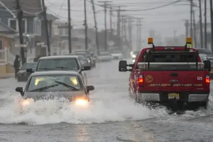 Nor’easter Storm Batters US East Coast with Heavy Winds and Power Outages