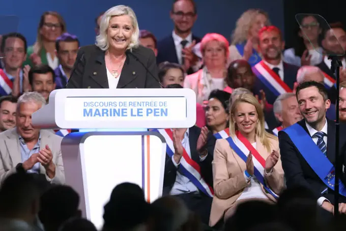 Présidentielle: Le Pen Creuse L'Écart au Second Tour, Selon UN Sondage