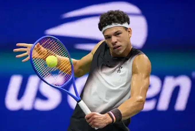 Shelton tips Tiafoe at US Open to move one win from ending 23-year drought