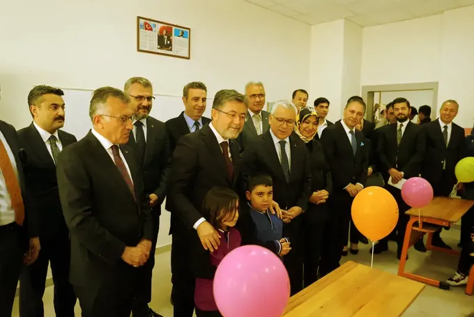 Tarım ve Orman Bakanı Yumaklı, Sivas'ta okul açılış töreninde konuştu: Tarım ve Orman Bakanı Yumaklı, Sivas'ta okul açılış töreninde konuştu: