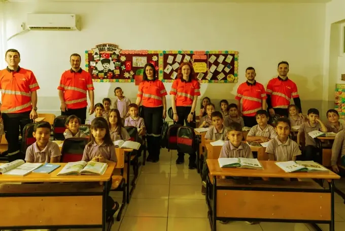THY, kullanım ömrü biten uçak koltuğu kumaşlarını okul çantası ve kırtasiye malzemesine dönüştürdü THY, kullanım ömrü biten uçak koltuğu kumaşlarını okul çantası ve kırtasiye malzemesine dönüştürdü