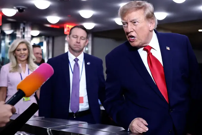 Trump Carga Contra la CNN Nada Más Llegar A la ONU: "No Deberías Estar Aquí"
