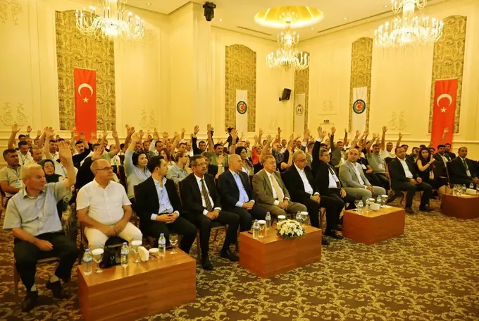 TÜRK-İŞ Genel Başkan Yardımcısı Eyüp Alemdar, Gaziantep'te genel kurula katıldı TÜRK-İŞ Genel Başkan Yardımcısı Eyüp Alemdar, Gaziantep'te genel kurula katıldı