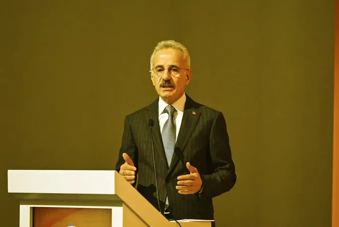 Ulaştırma ve Altyapı Bakanı Uraloğlu, Türkiye-Afrika İş ve Ekonomi Forumu'nda konuştu: Ulaştırma ve Altyapı Bakanı Uraloğlu, Türkiye-Afrika İş ve Ekonomi Forumu'nda konuştu: