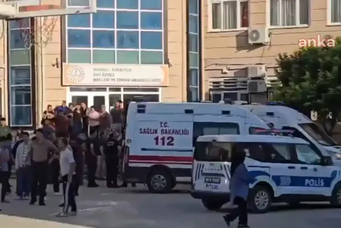 UN Estudiante Abre Fuego Frente A UN Instituto en Turquía y Hiere A 10 Alumnos, Dos de Ellos de Gravedad